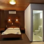 Vliho Bay Boutique Hotel Yénion