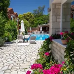 Vliho Bay Boutique Yénion
