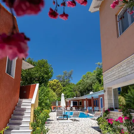 Vliho Bay Boutique Hotel Yénion