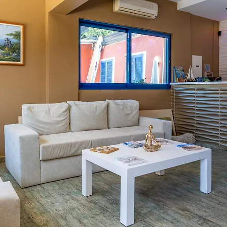 Vliho Bay Boutique Hotel Yénion