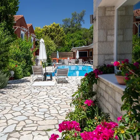 Vliho Bay Boutique Yénion